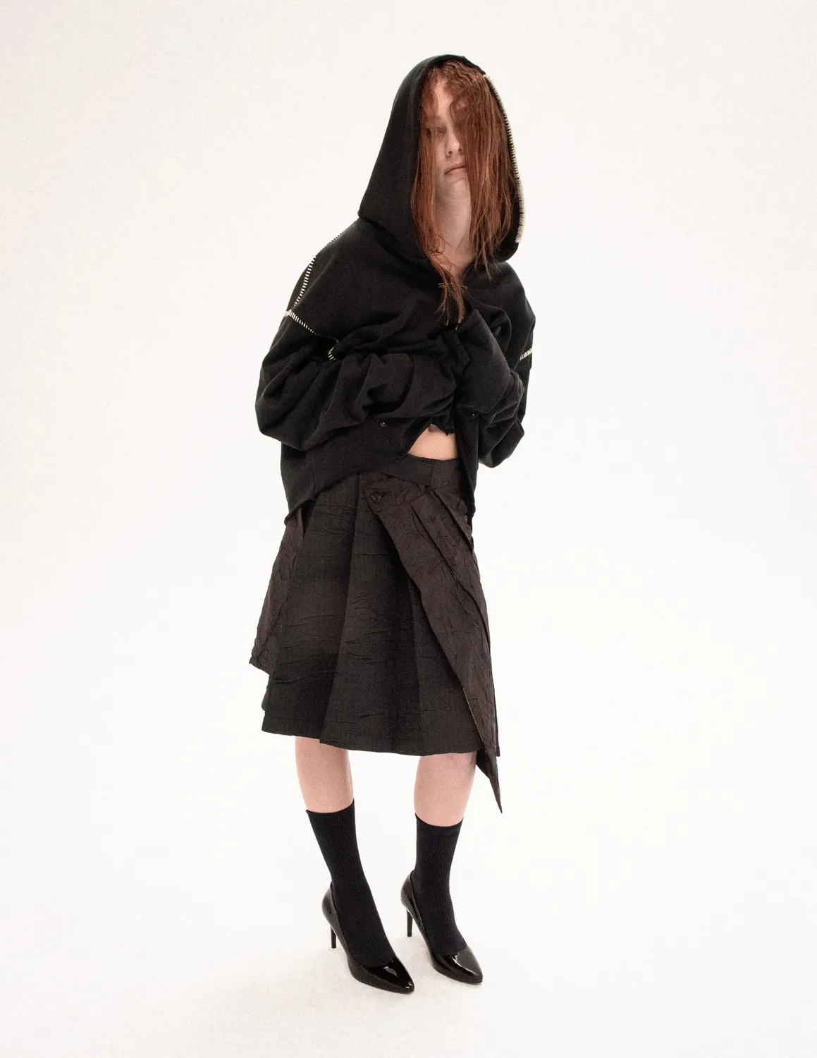 Paolo Leduc Raw Edge hoodie coton bio noir cropped