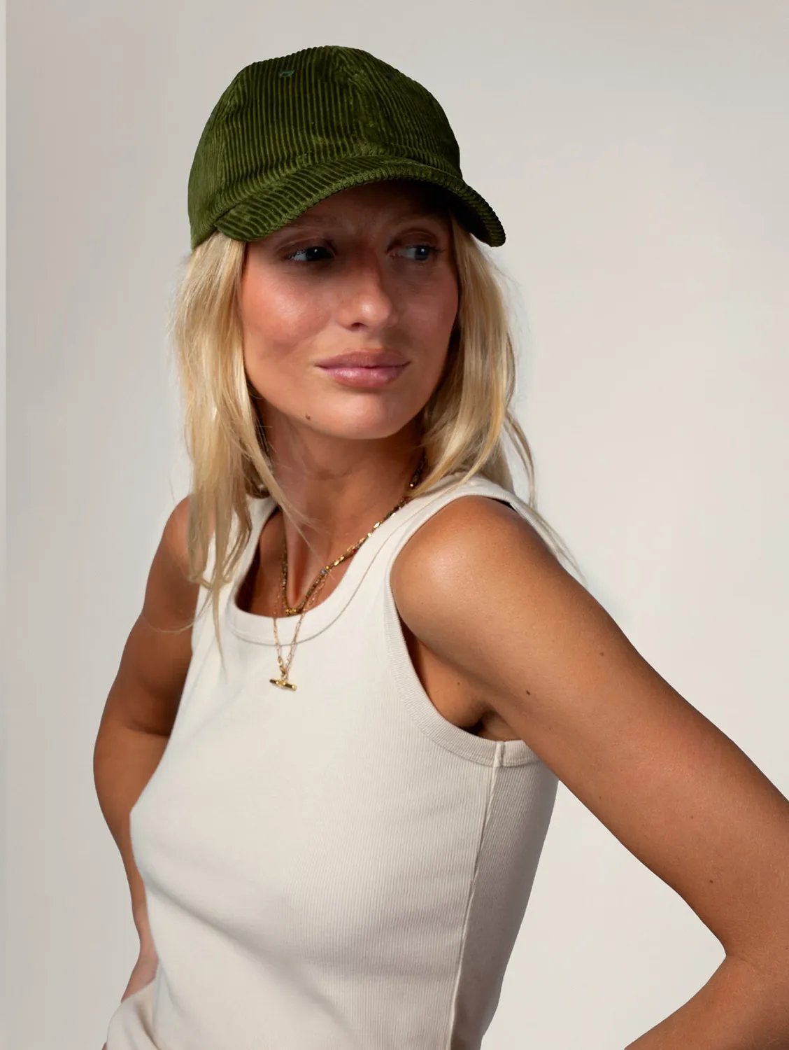 Cotelé Paris Côtelé casquette vert olive velours coton