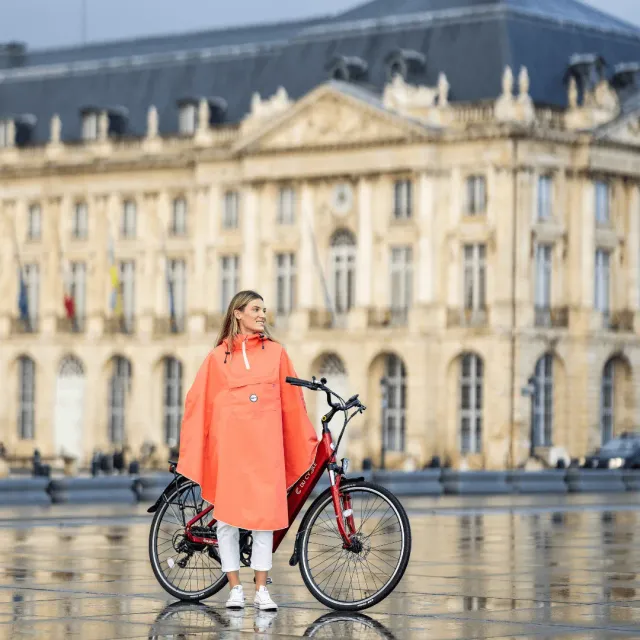 Le Temps des Grenouilles Cap York cape pluie vélo corail
