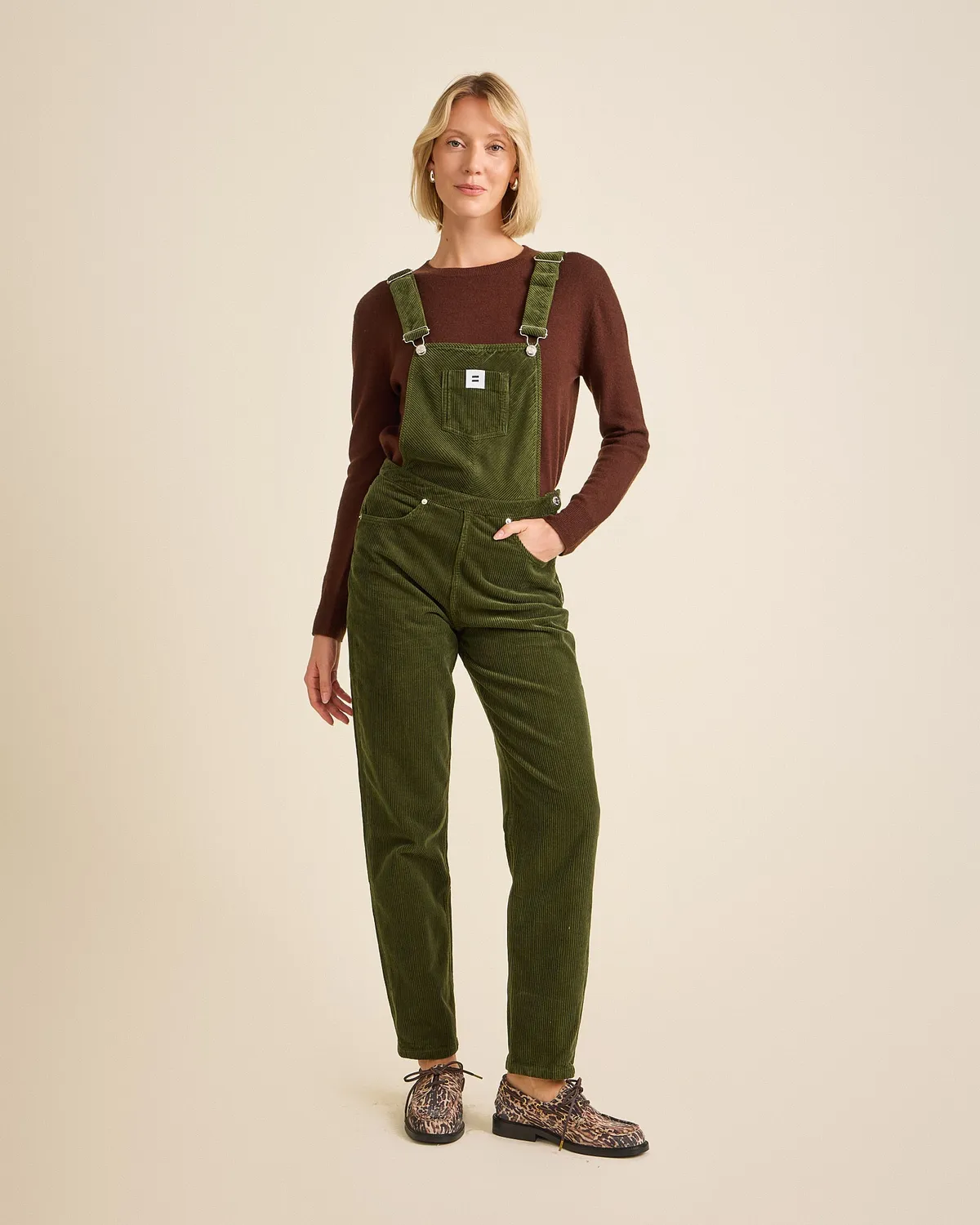 Cotelé Paris Mom vert olive salopette velours coton bio