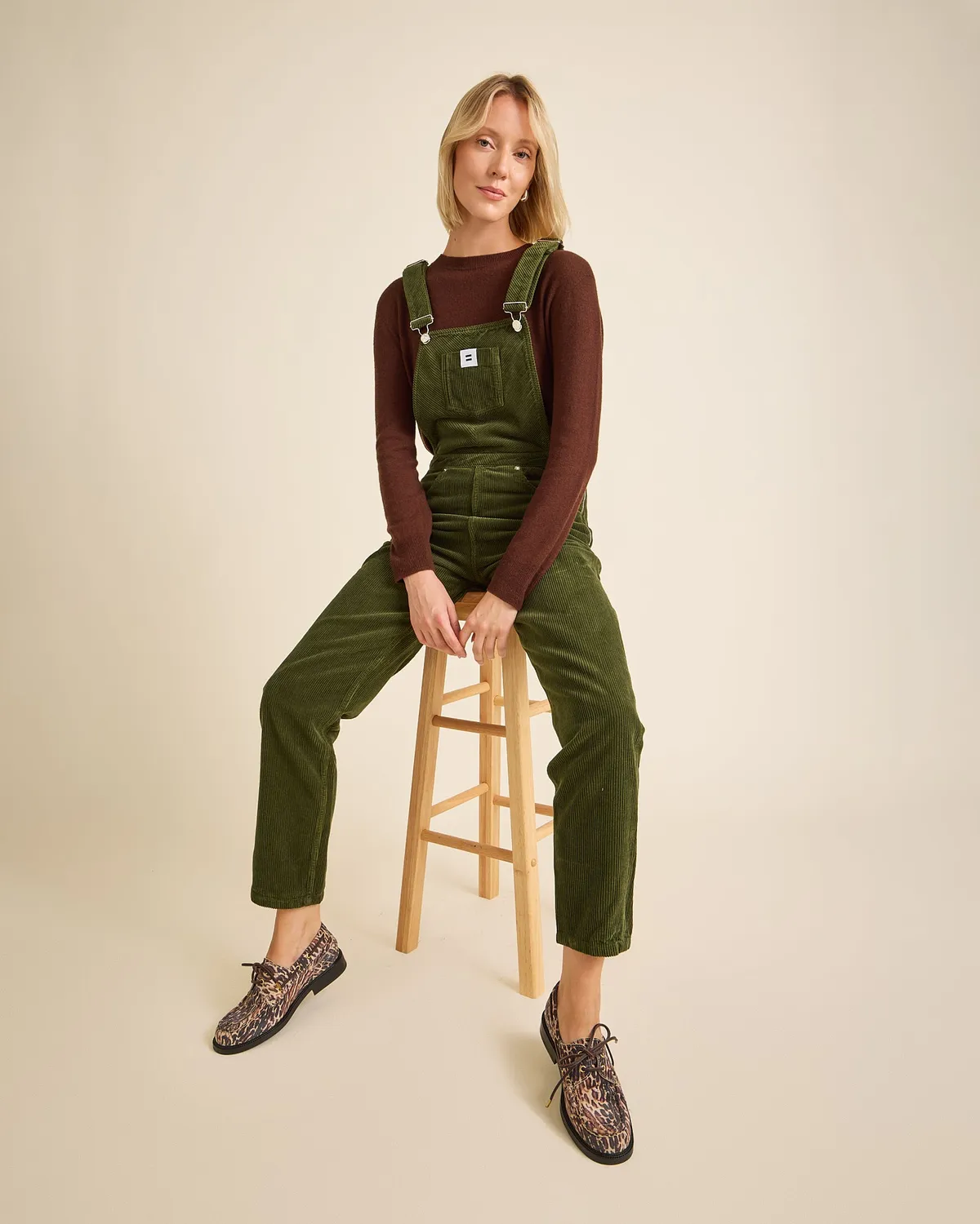 Cotelé Paris Mom vert olive salopette velours coton bio