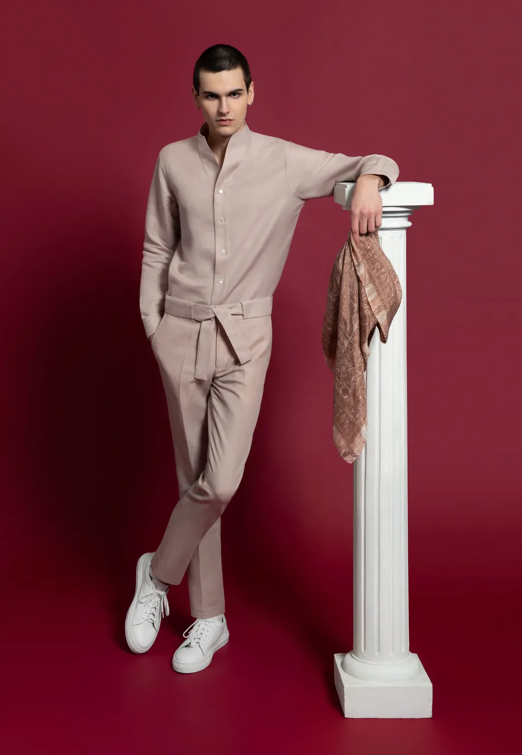 Pierre Talamon pantalon lin rose cendré ceinturé