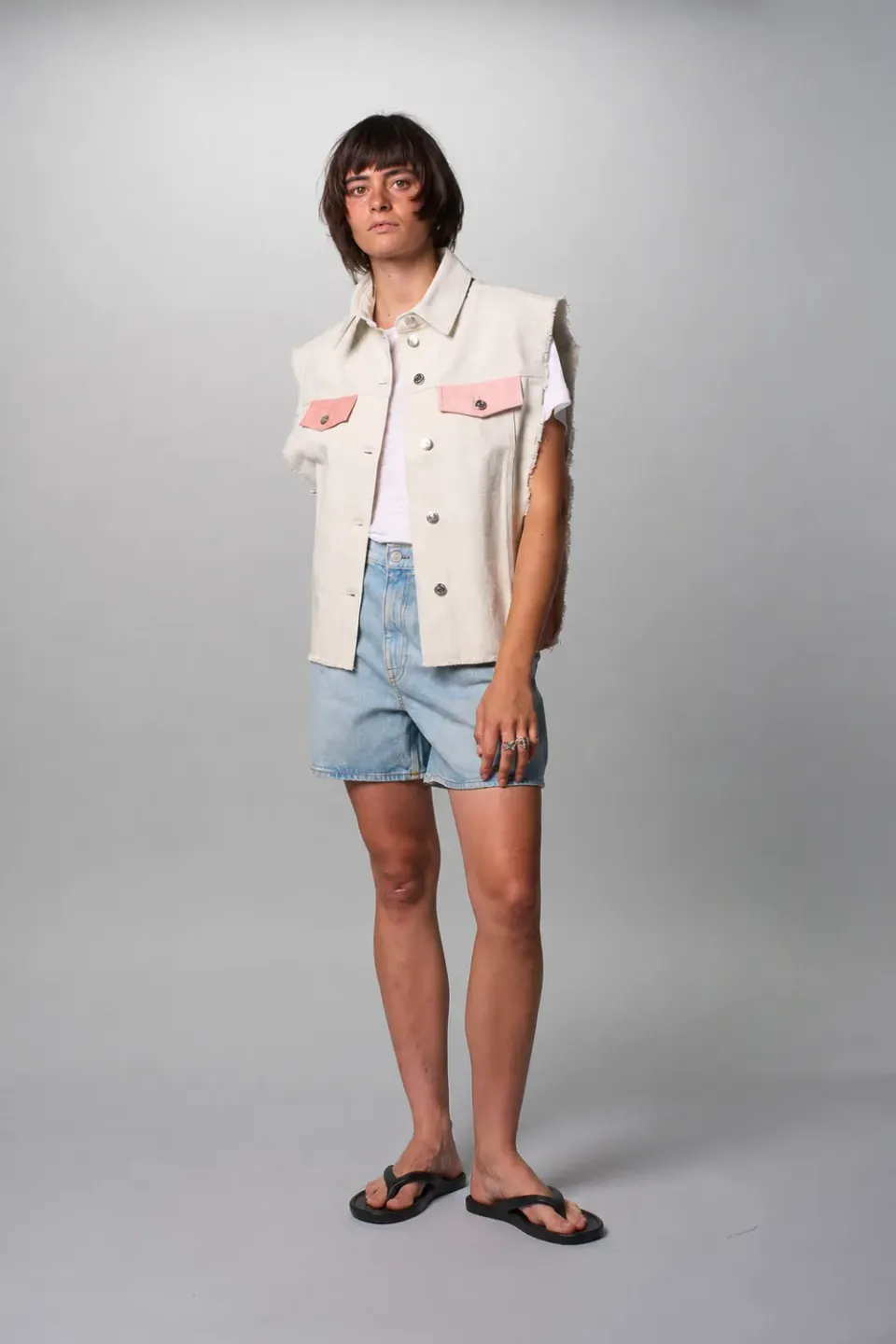 COTELÉ PARIS Billie veste sans manche off-white denim