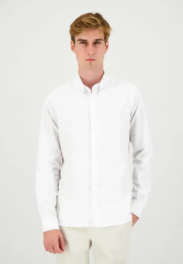 Pierre Talamon chemise blanche gorge galon cérémonie