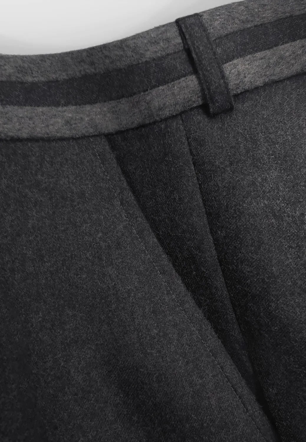 Pierre Talamon pantalon flanelle laine gris foncé ceinture contrastée