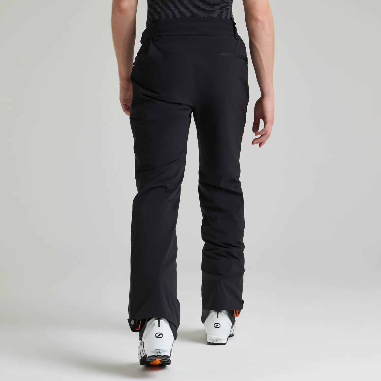 Montura Ski More 2 pantalon ski noir isolé imperméable