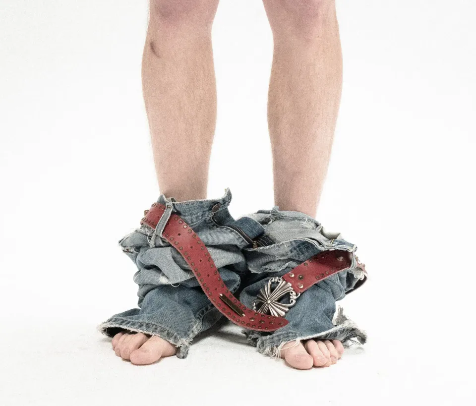 Paolo Leduc Fetish ceinture cuir rouge cloutée