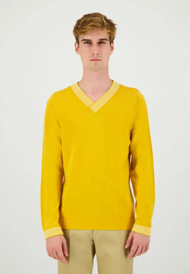 Pierre Talamon pull col V jaune maille