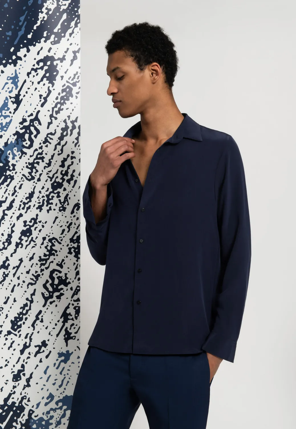 Pierre Talamon chemise crêpe de soie bleu marine