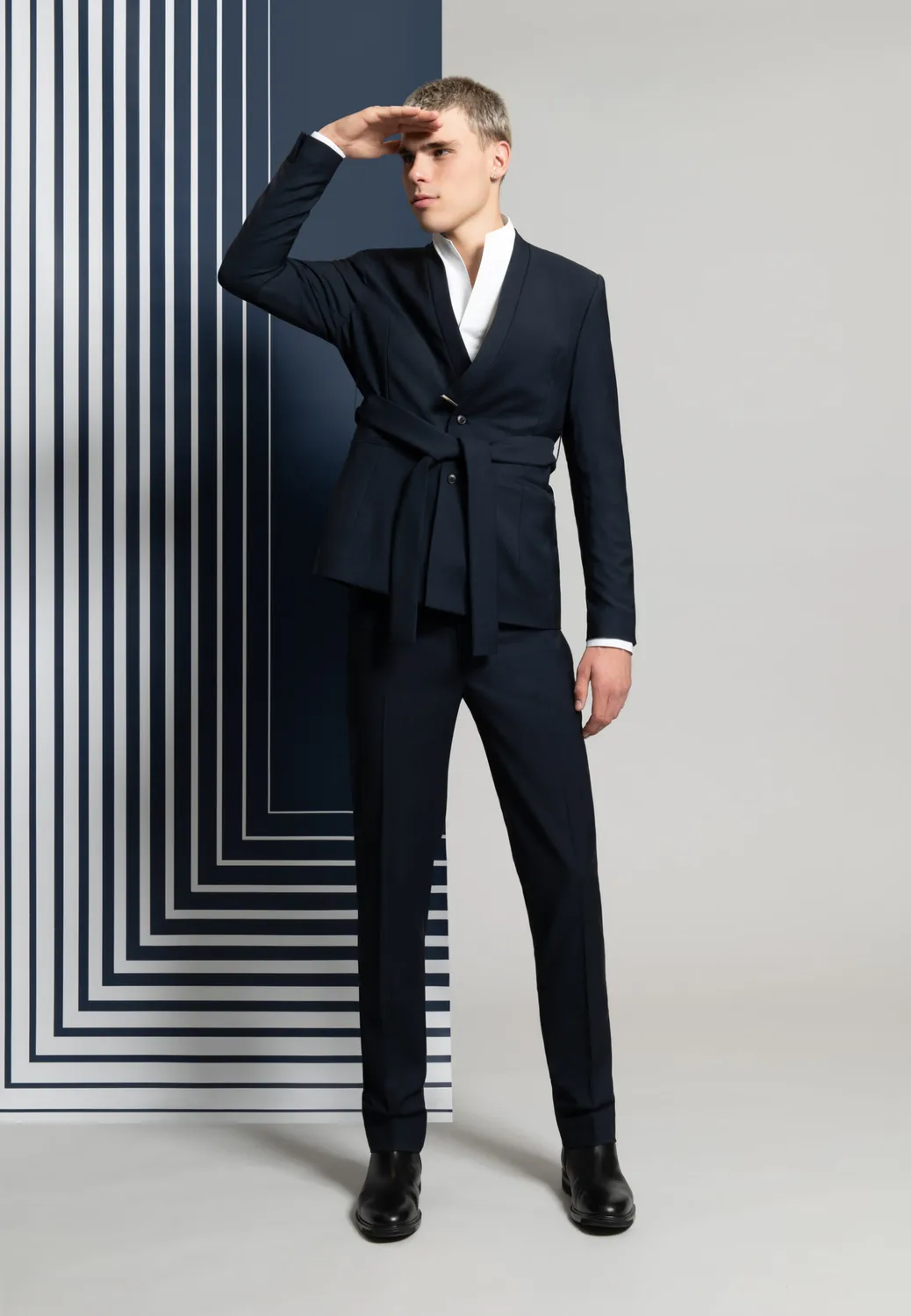 Pierre Talamon Yukata veste laine bleu marine ceinturée