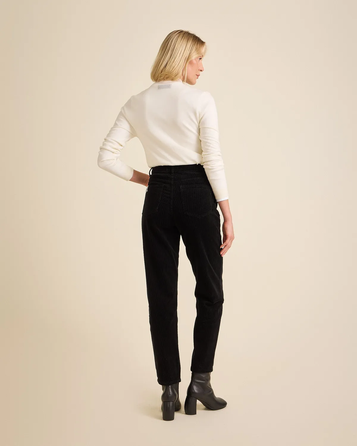Cotélé Paris Mom pantalon noir velours bio