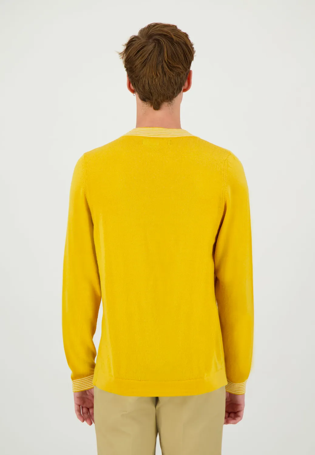 Pierre Talamon pull col V jaune maille