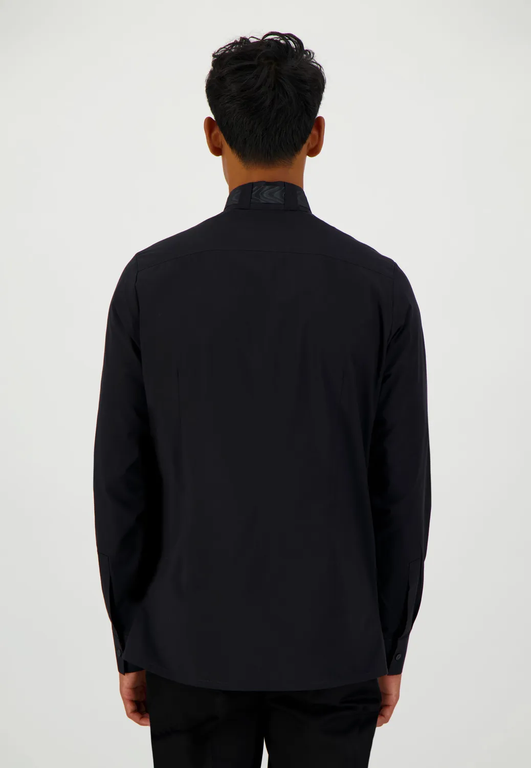 Pierre Talamon Necklace chemise noire coupe droite