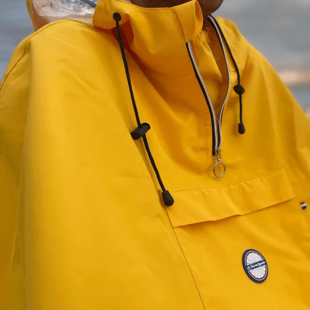 Le Temps des Grenouilles Cap Breton cape pluie vélo recyclée