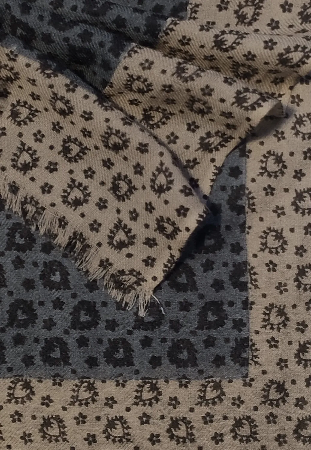 Pierre Talamon Paisley étole gris beige à motifs