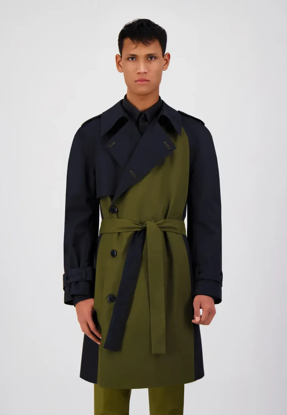 Pierre Talamon trench kaki noir coupe droite