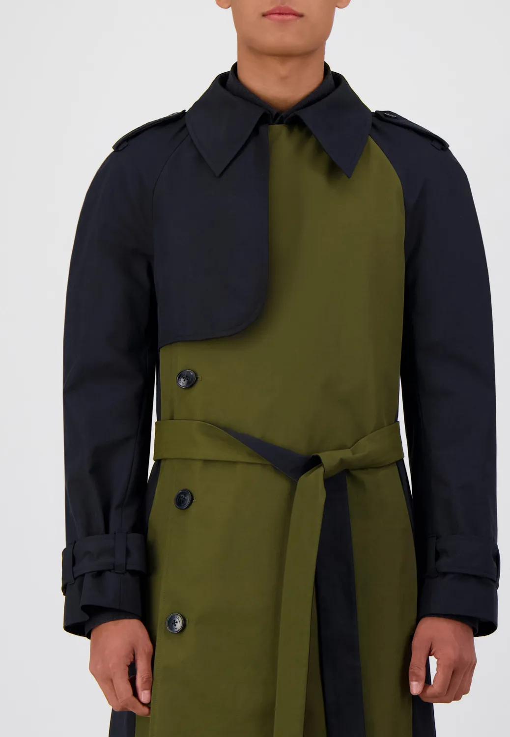 Pierre Talamon trench kaki noir coupe droite