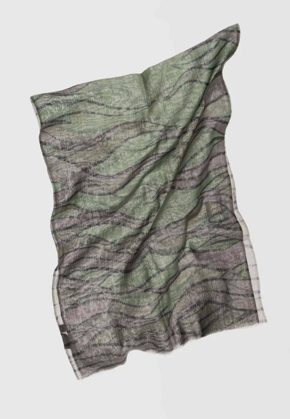 Pierre Talamon Naga Vert foulard léger à motifs